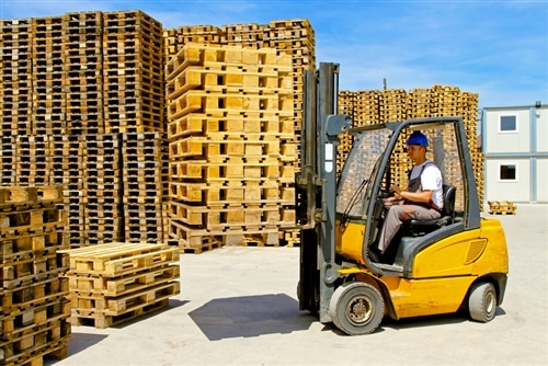 SAFE HANDLING OF WOOD PALLETS
